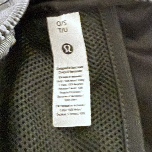 Lululemon Everywhere Belt Bag 1L & Never Lost Keychain Bundle - Picture 7 of 7